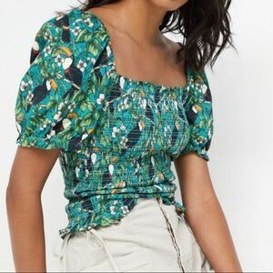 New Dolan Yvan tropical puff sleeve top.